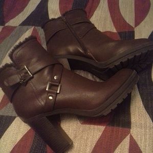 Guess fur trimmed ankle booties size 12m